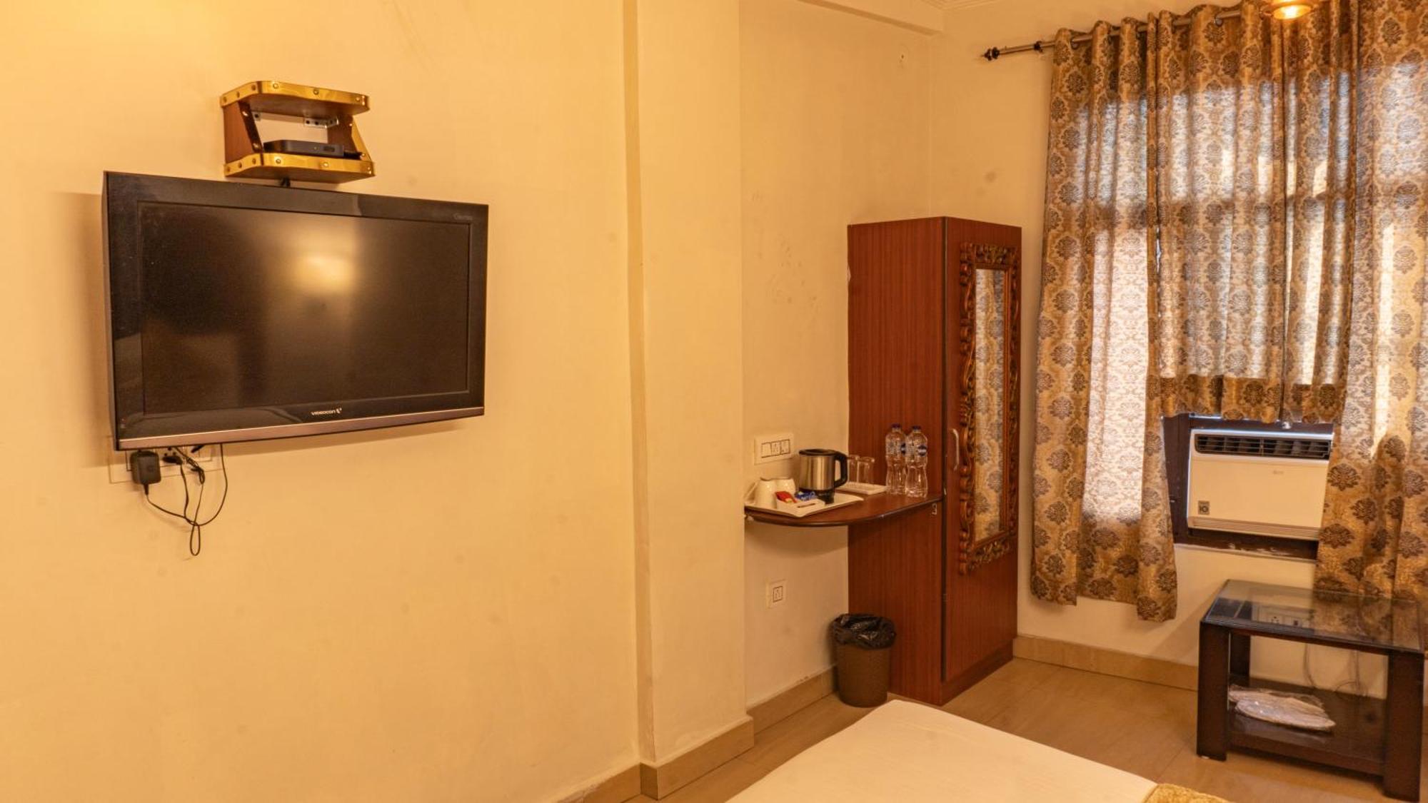 The Neeraj Palace Rishīkesh Extérieur photo