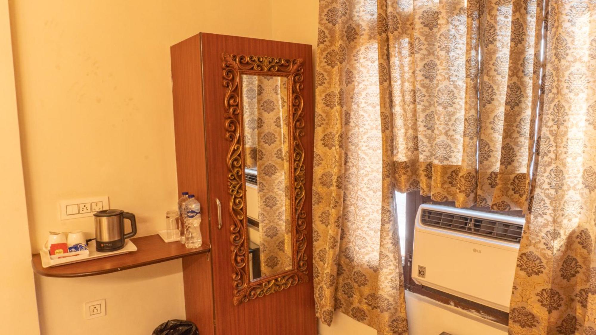 The Neeraj Palace Rishīkesh Extérieur photo